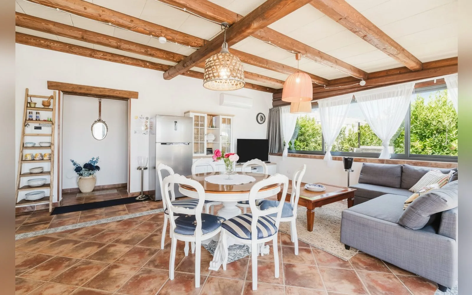 Le Giarre Villa Con Piscina, 