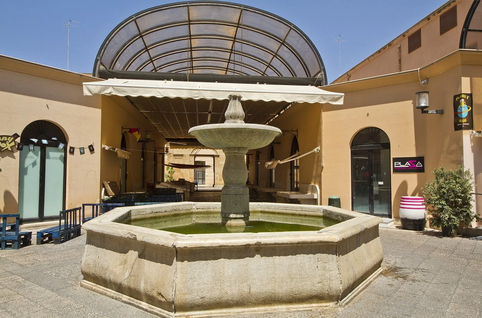 Il cortile del mercato del pesce di Marsala